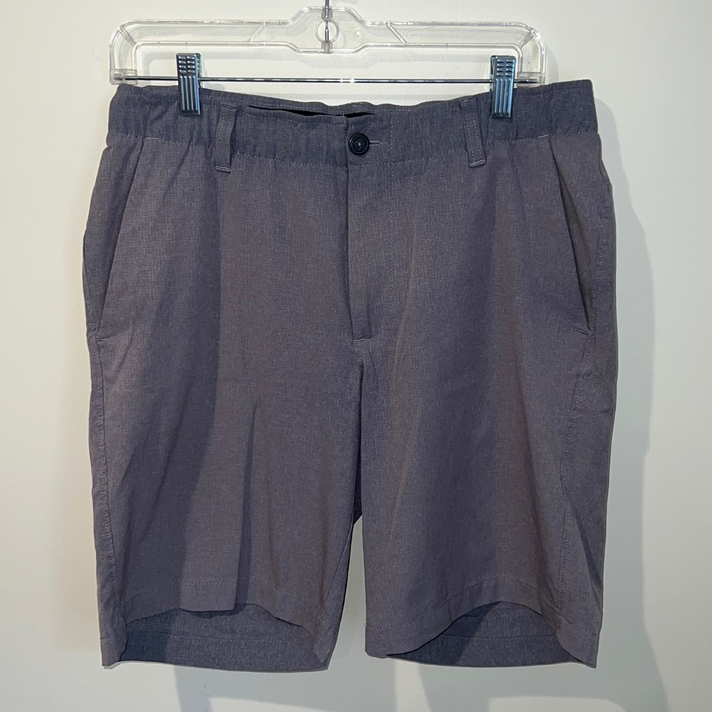 Under Armour Men’s gray golf shorts size 34